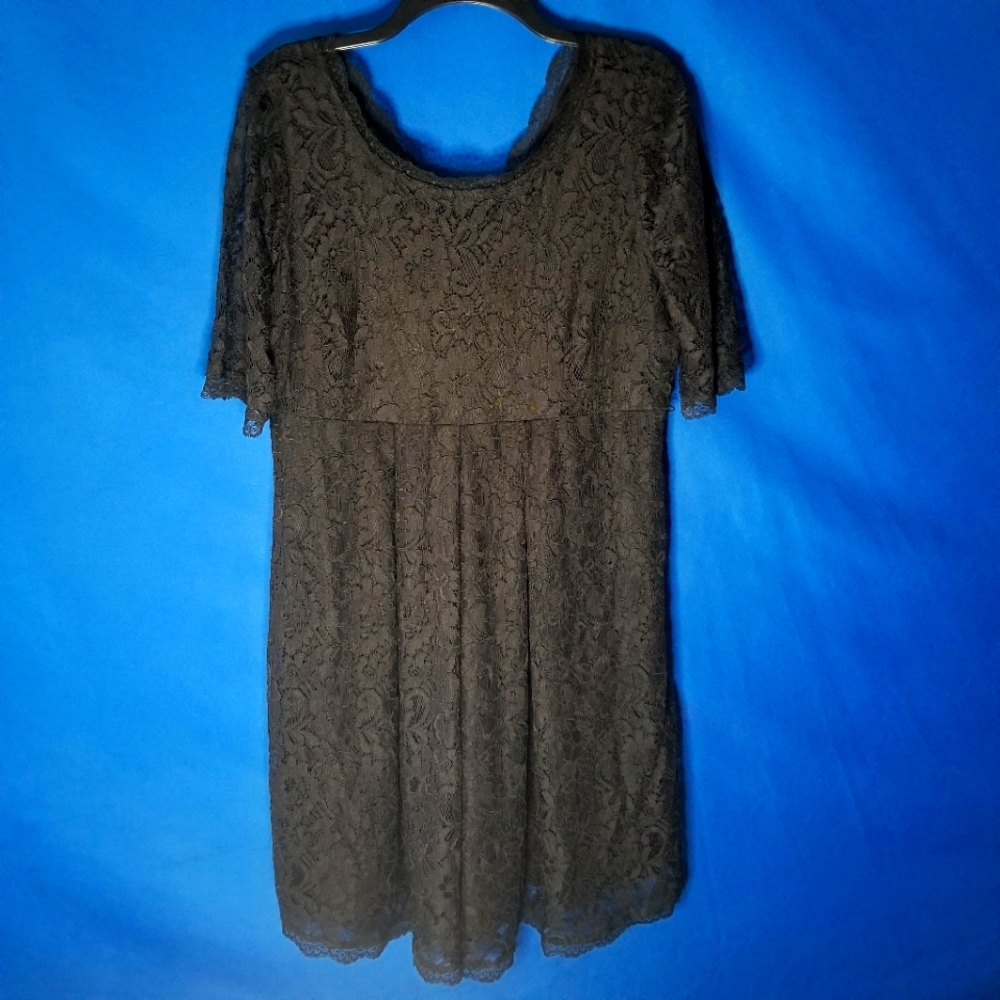 Motherhood Lace Maternity Date Night Dress Classic Scoop Neckline Fully Lined